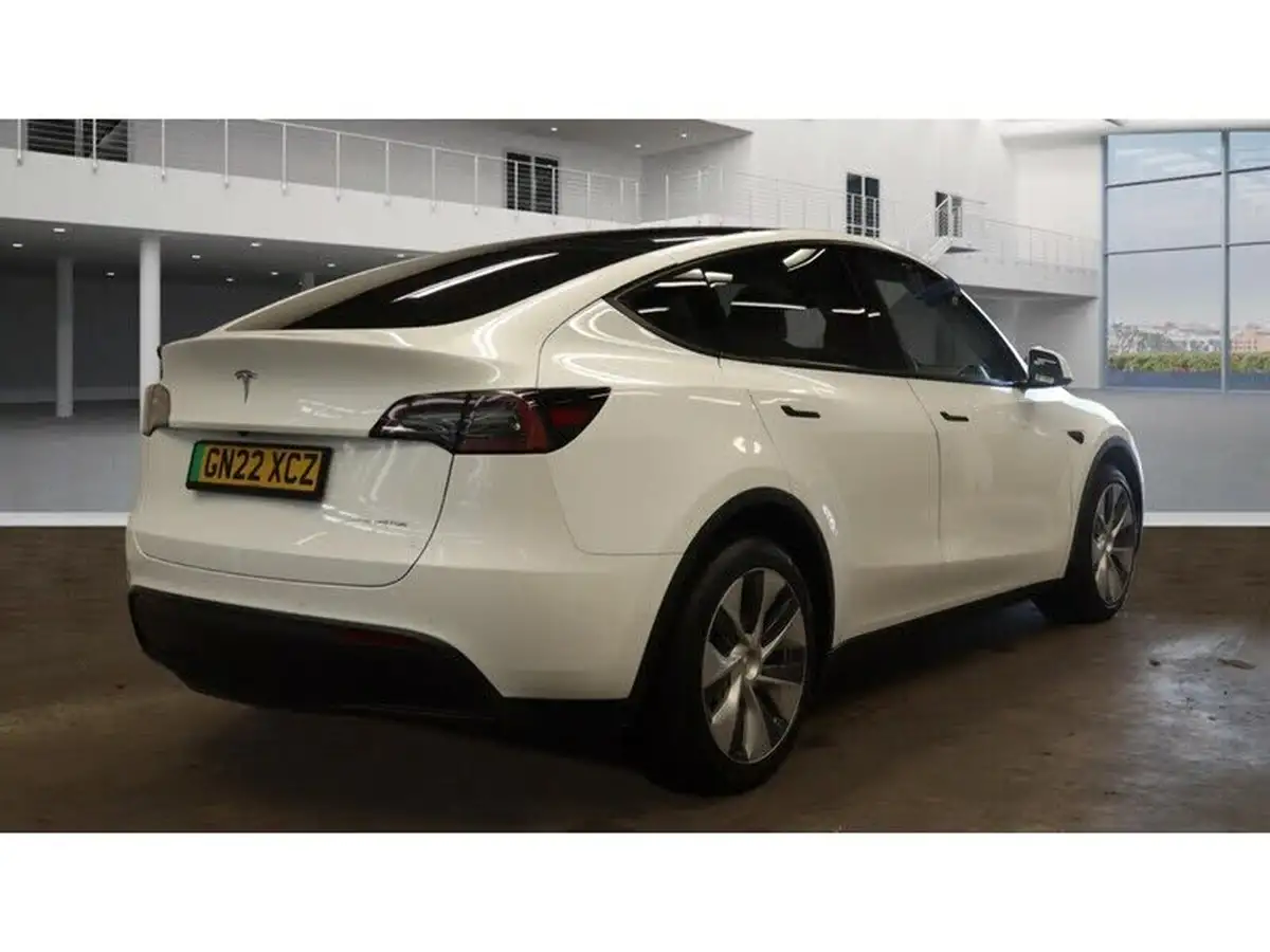 2022-tesla-model-y-e-long-range-big-3