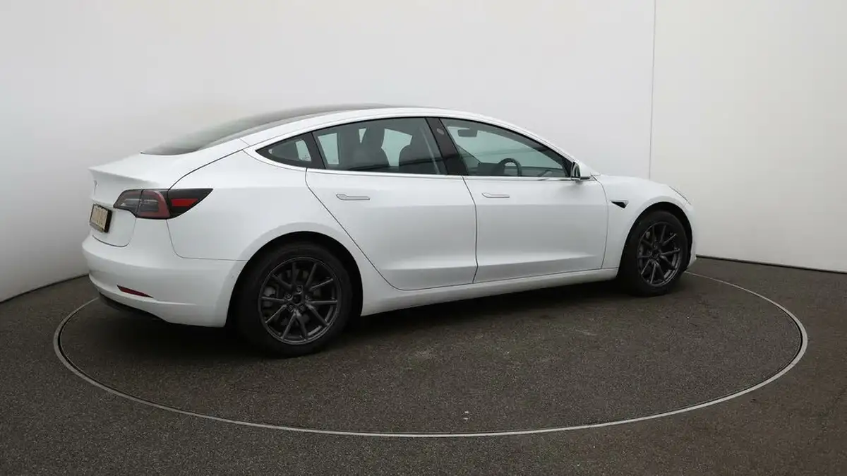 2020-tesla-model-3-e-standard-plus-big-51