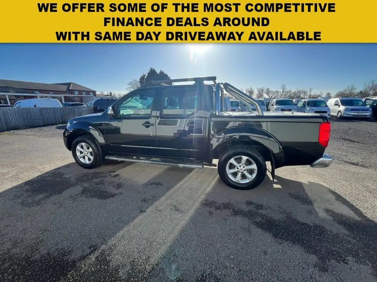 2014-nissan-navara-25td-tekna-connect-premium-auto-big-3