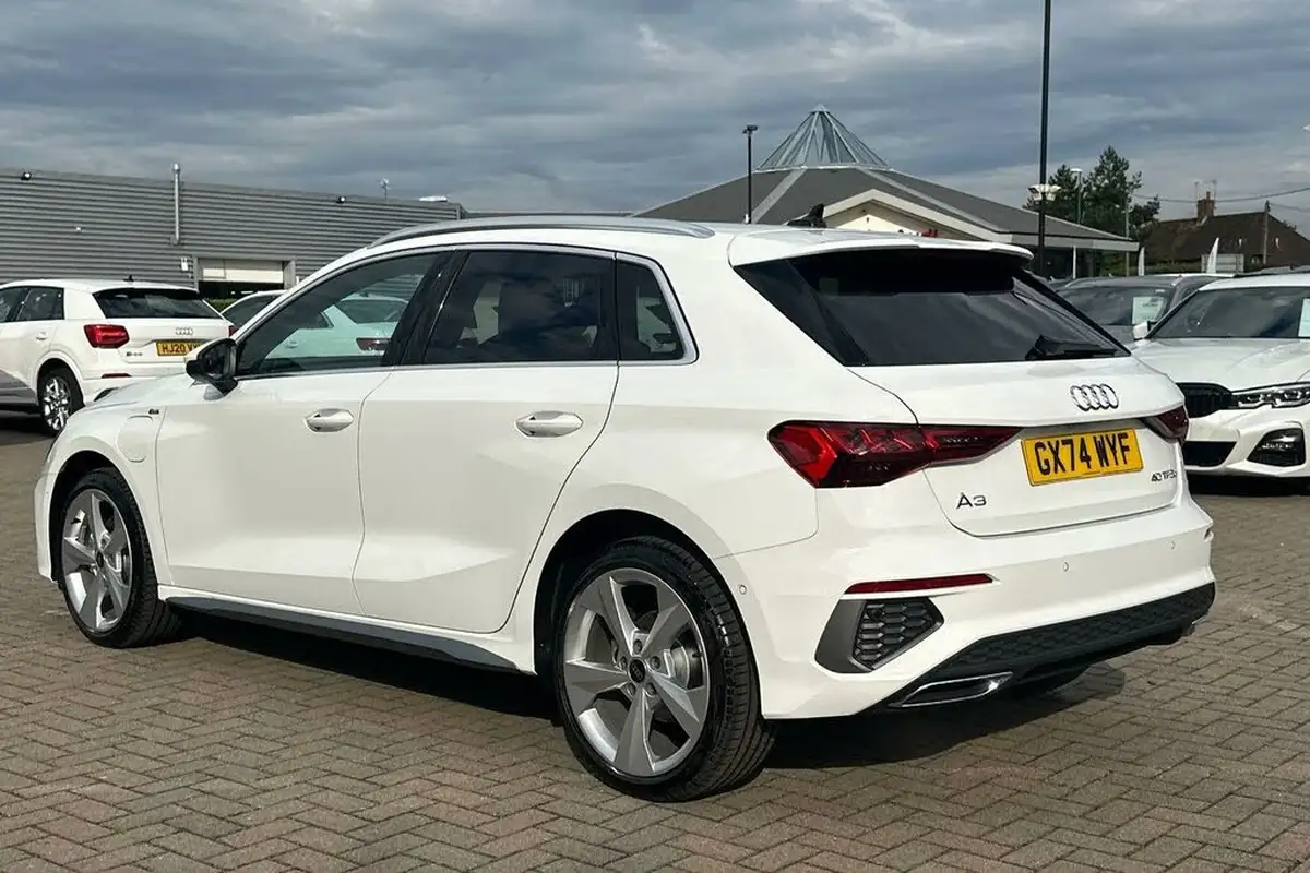2024-audi-a3-14-40-tfsi-e-s-line-big-6