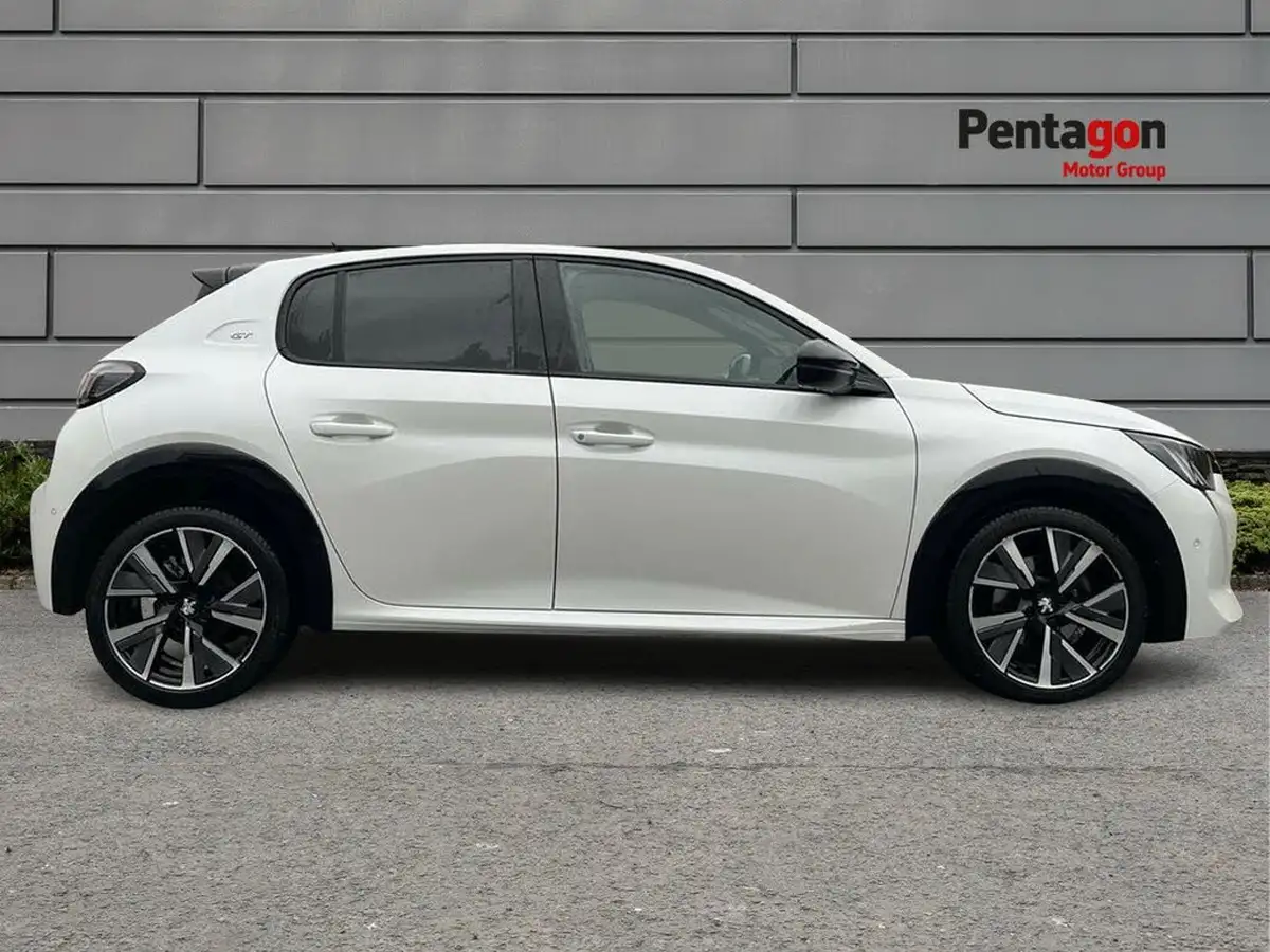 2022-peugeot-208-12-puretech-gt-100bhp-big-10