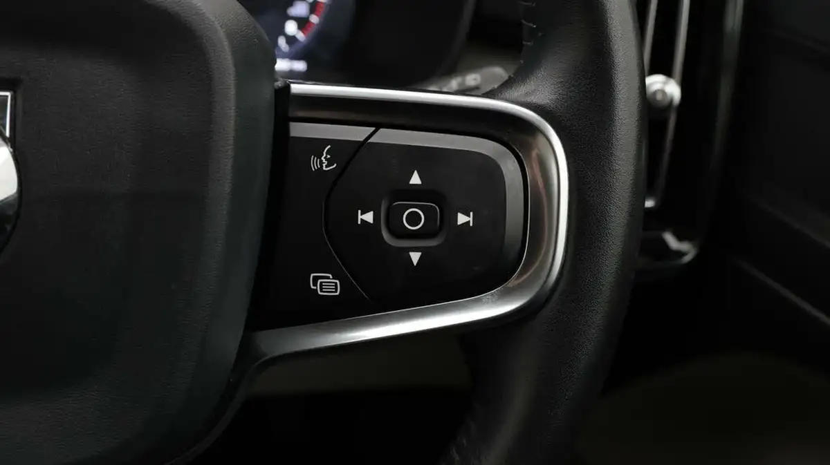 2019-volvo-xc40-20-t4-inscription-awd-big-24