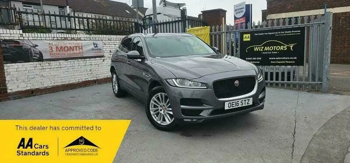 2016-jaguar-f-pace-20-i4d-portfolio-awd-auto-big-0