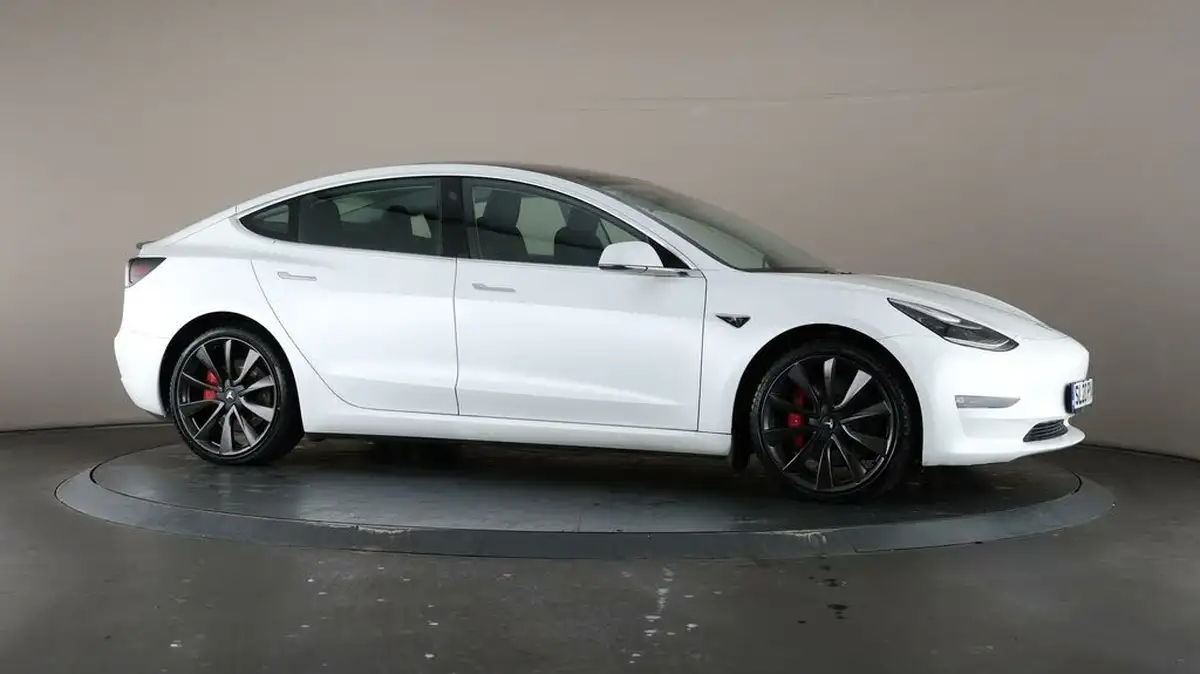 2020-tesla-model-3-e-performance-big-48