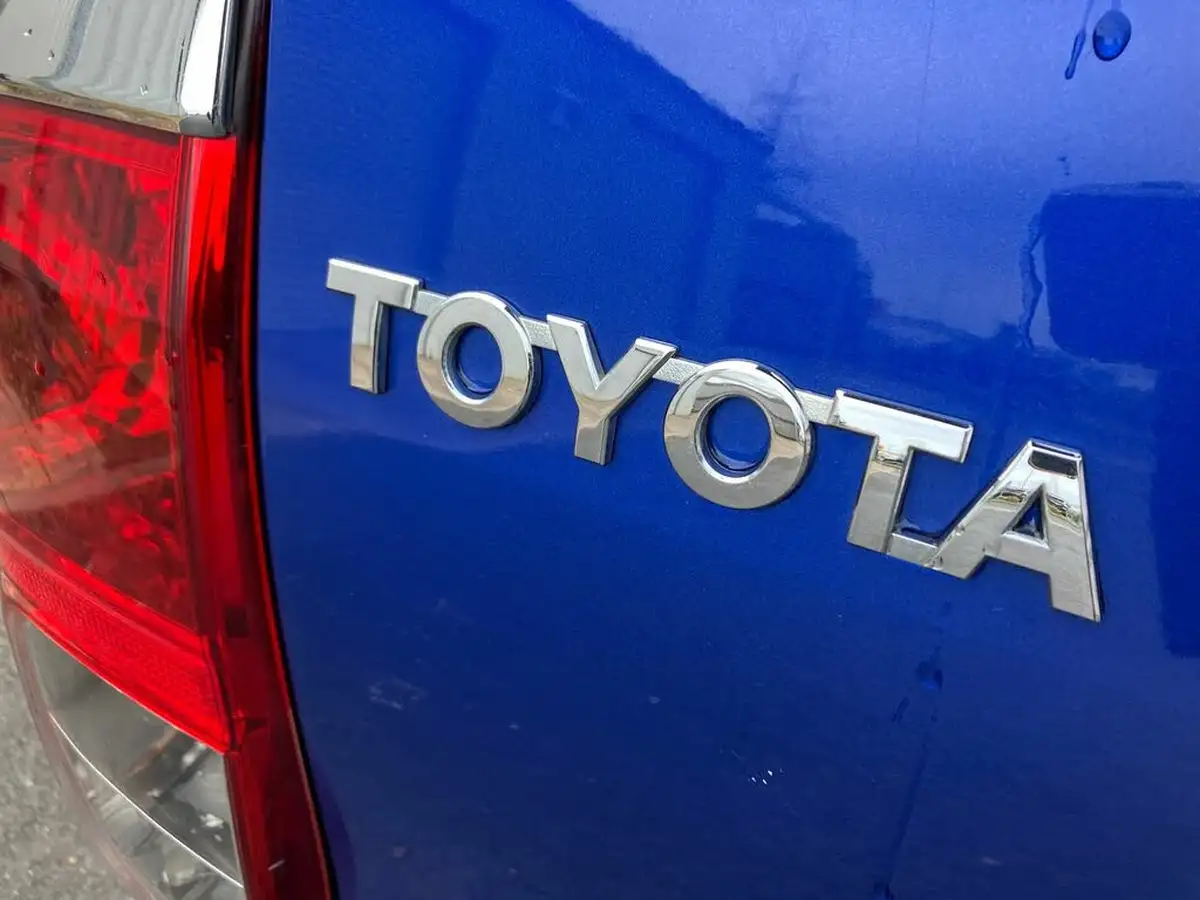 2016-toyota-hi-lux-24d-invincible-x-auto-big-25