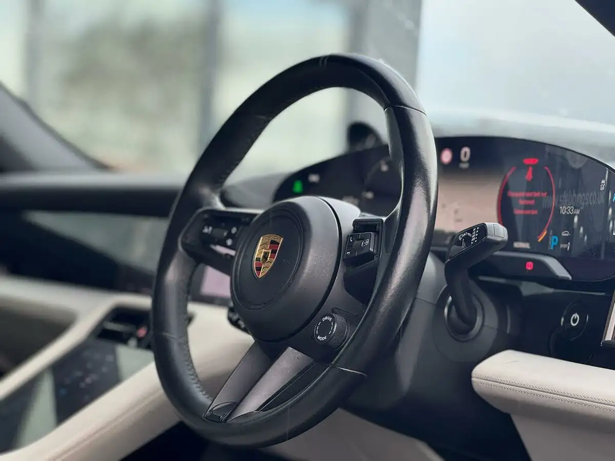 2021-porsche-taycan-e-base-476ps-performance-battery-plus-big-2