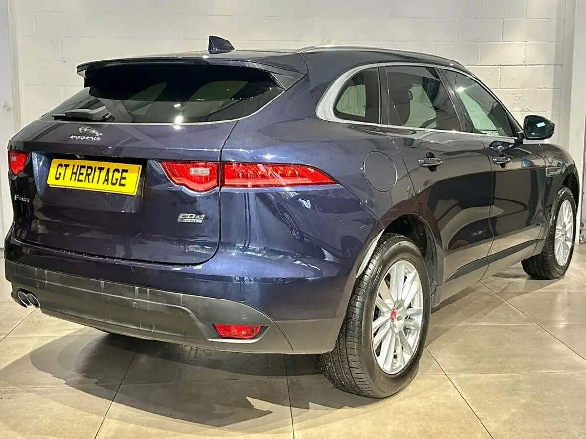 2016-jaguar-f-pace-20-i4d-portfolio-awd-auto-big-11
