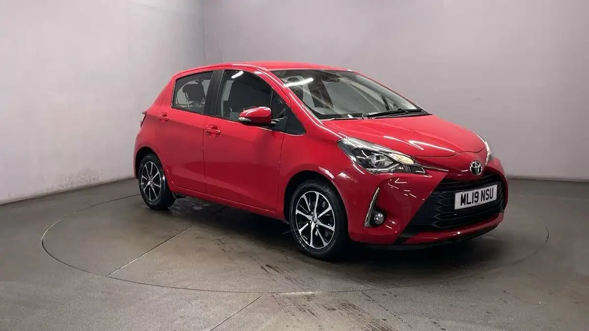 2019-toyota-yaris-15-vvt-i-icon-tech-111bhp-1496cc-cvt-big-1