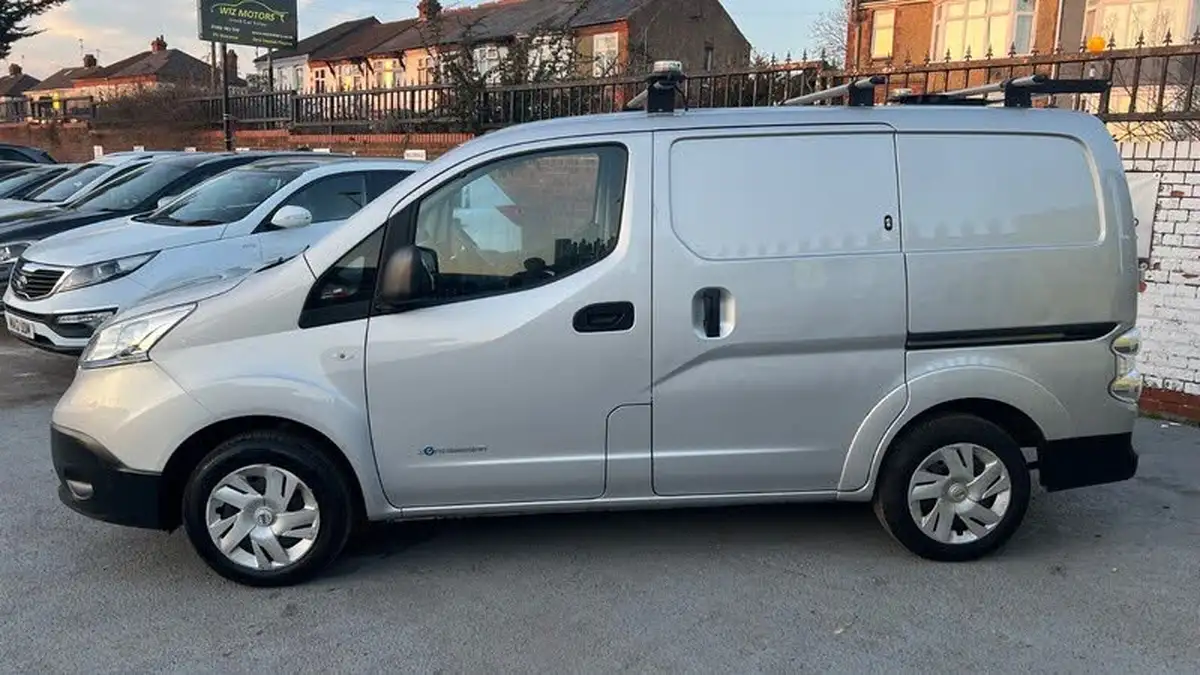 2020-nissan-env200-e-acenta-panel-van-auto-big-5