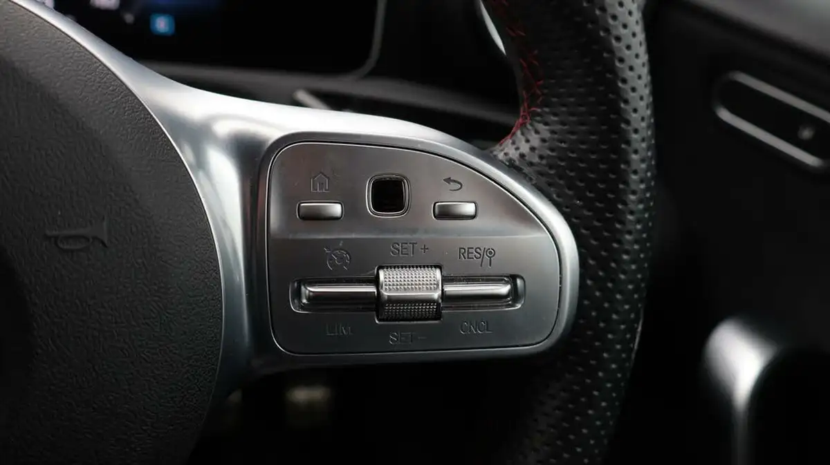 2020-mercedes-benz-a-class-13-a200-amg-line-executive-hatchback-5d-big-24