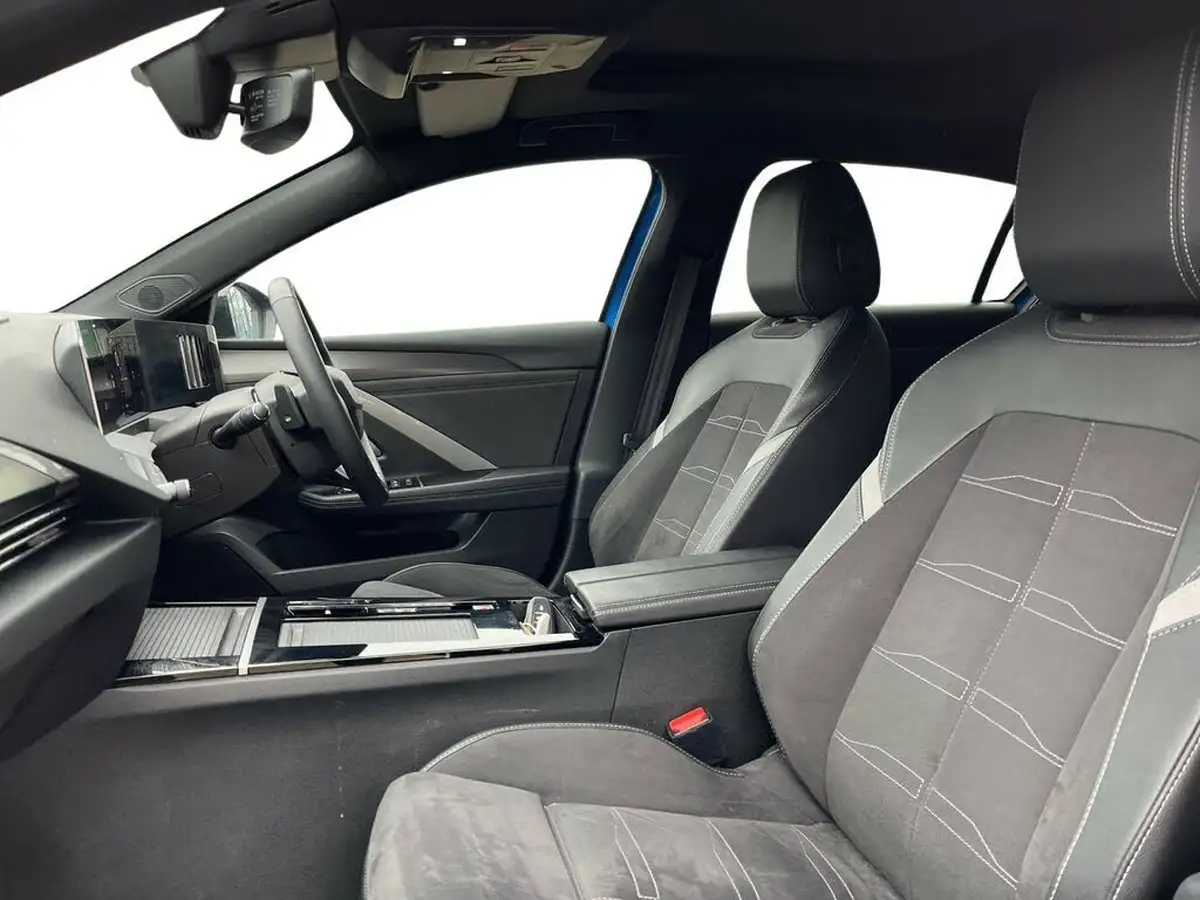2023-vauxhall-astra-15-turbo-d-ultimate-hatchback-big-7