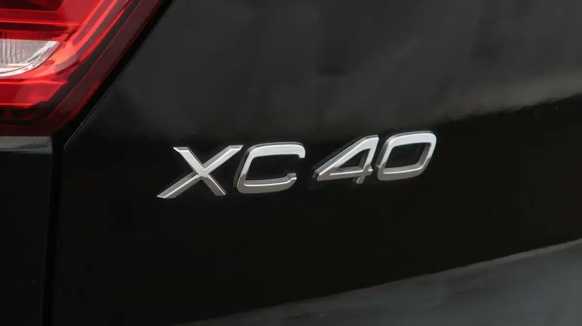 2022-volvo-xc40-15-t3-momentum-big-20