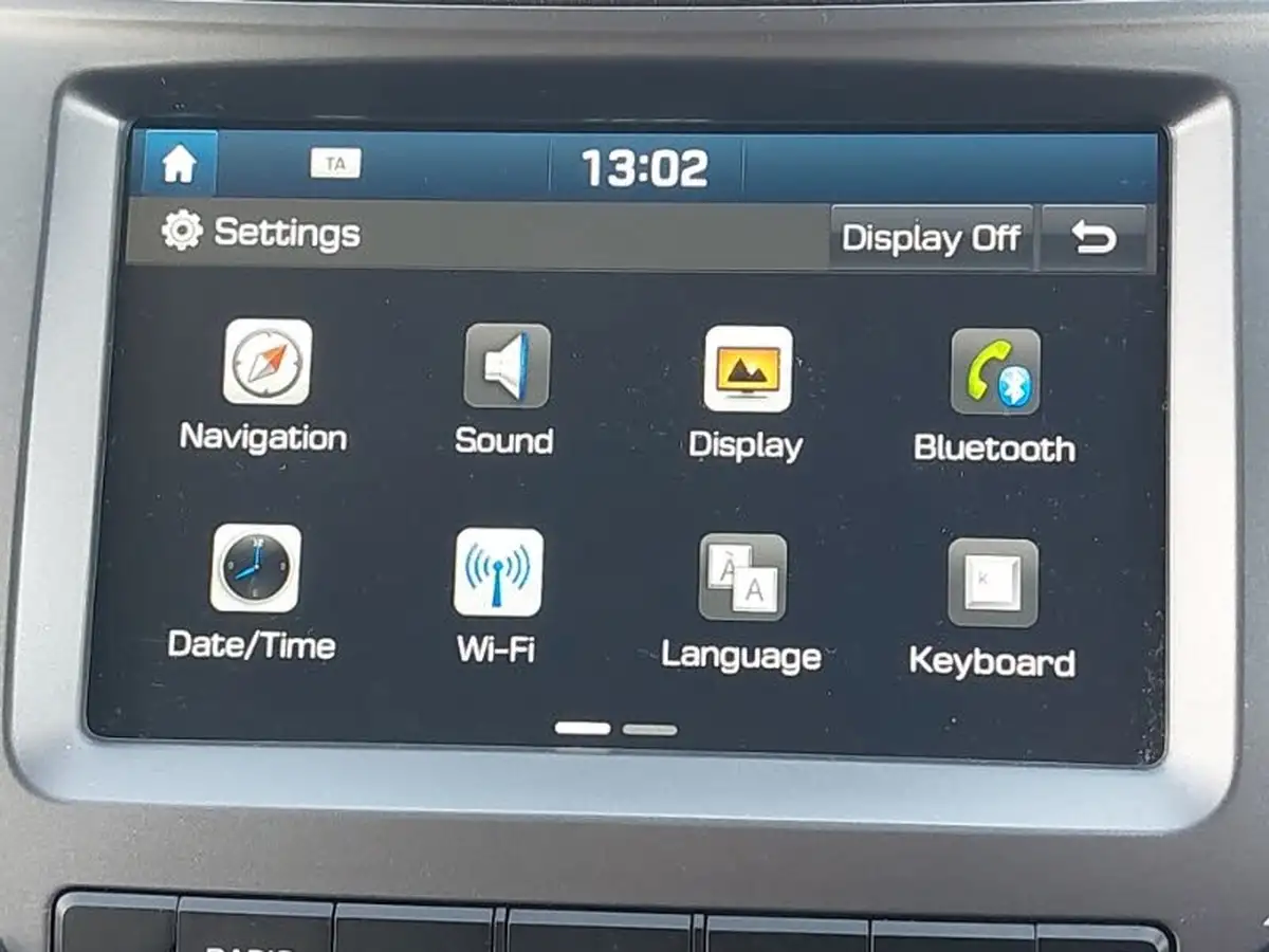 2019-hyundai-i10-10-play-big-11