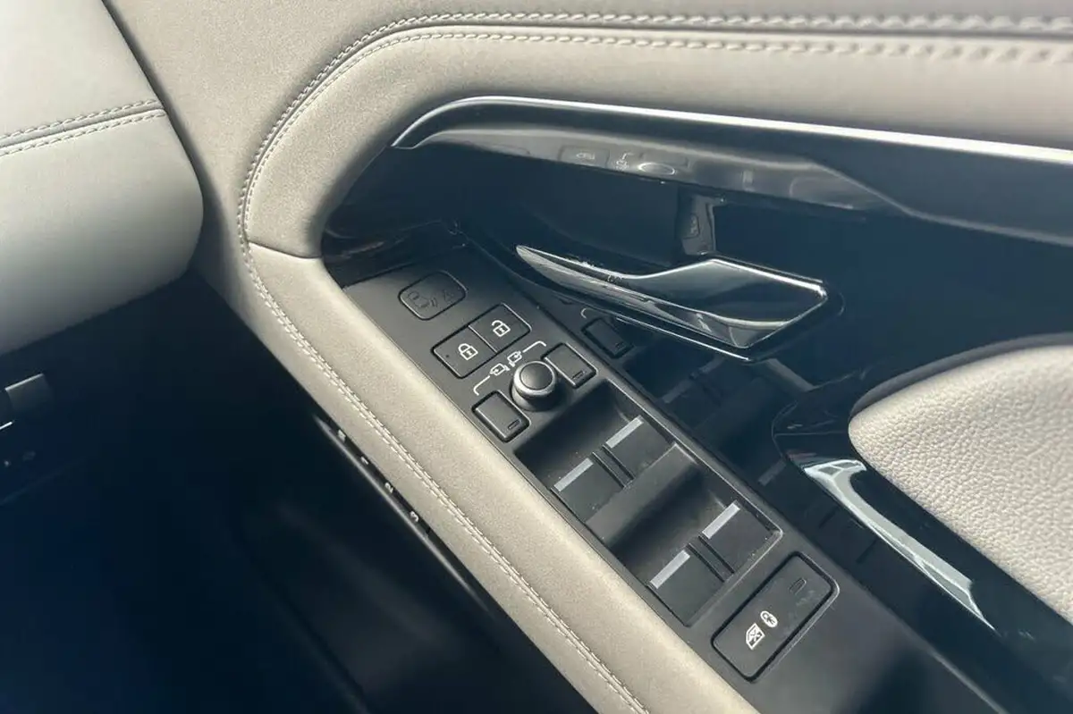 2021-land-rover-range-rover-evoque-15-p300e-r-dynamic-se-big-23