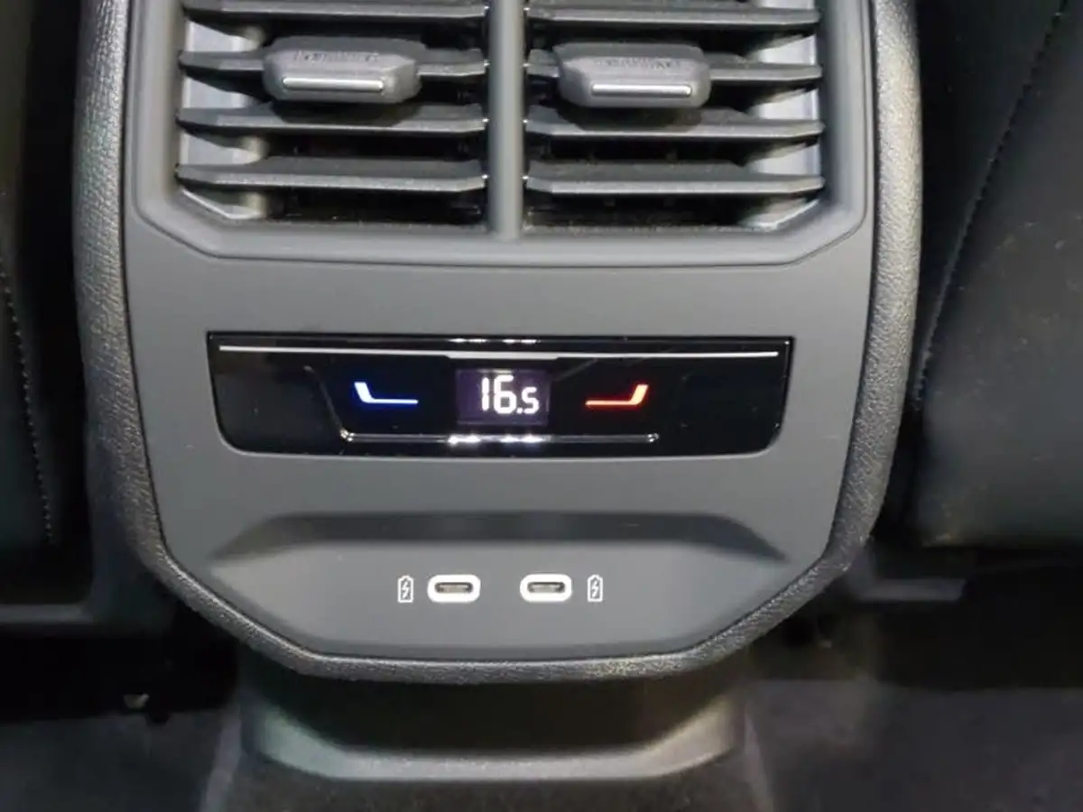 2021-seat-leon-14-e-hybrid-fr-hatchback-big-18