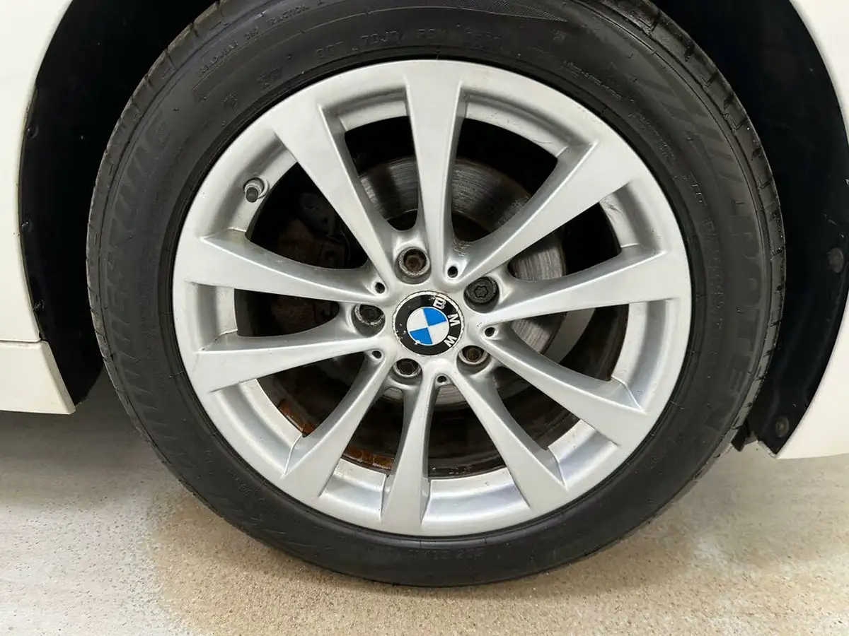 2016-bmw-3-series-15-318i-se-saloon-4d-big-32