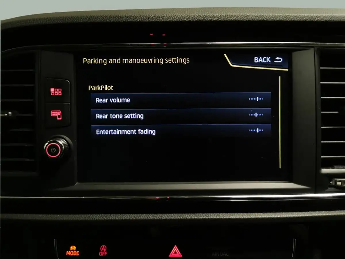 2017-seat-leon-14-tsi-fr-technology-hatchback-5d-big-25