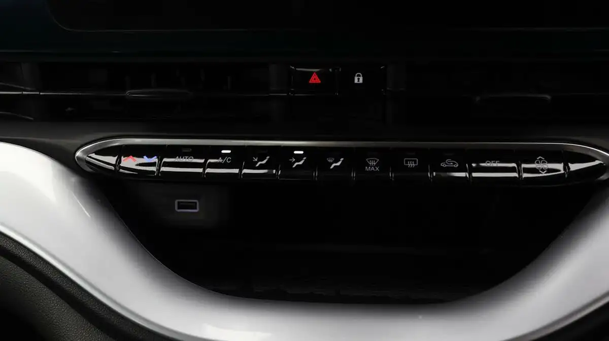 2022-fiat-500-e-icon-117bhp-big-11