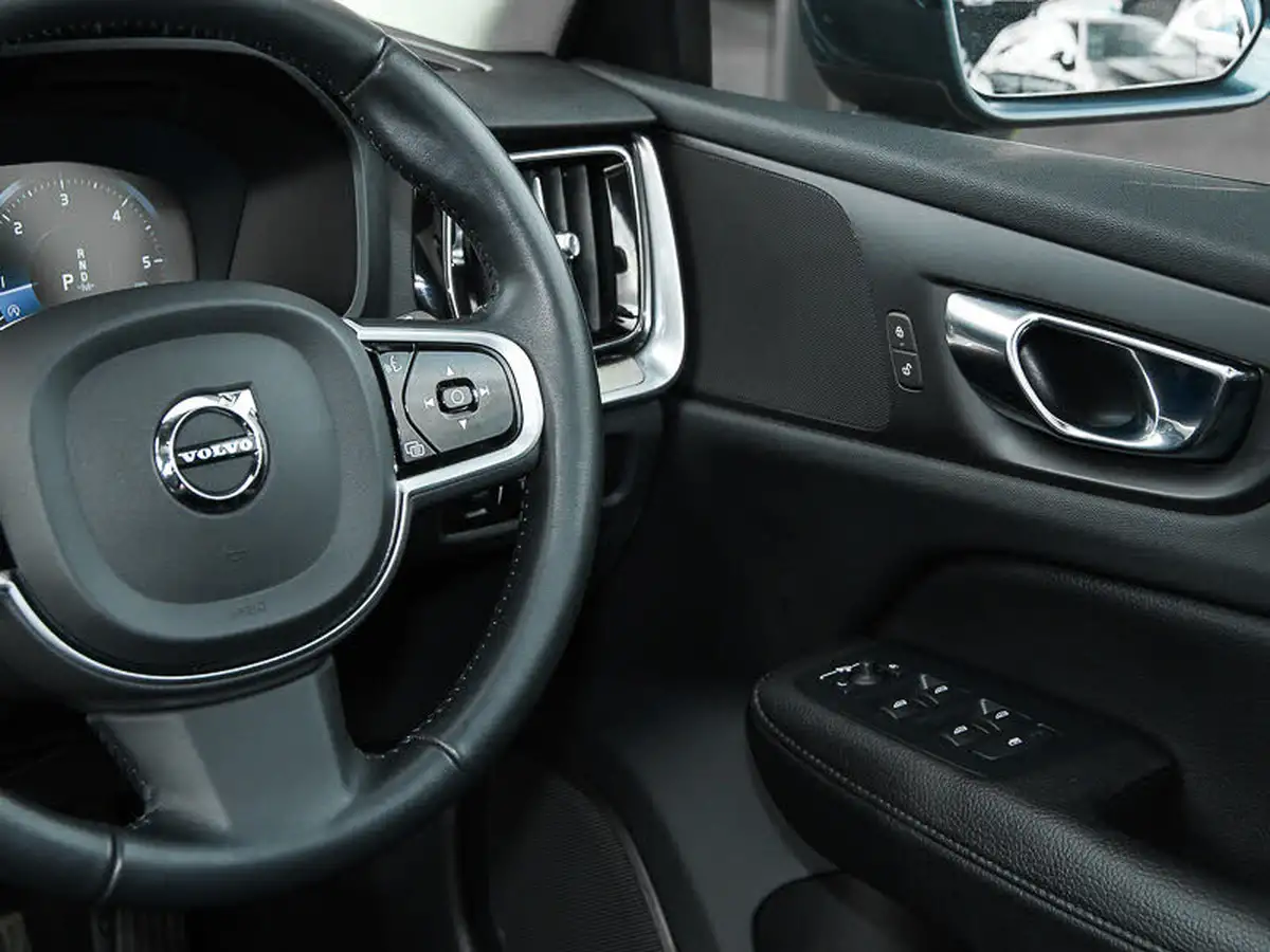 2021-volvo-v60-20td-b4-cross-country-big-11
