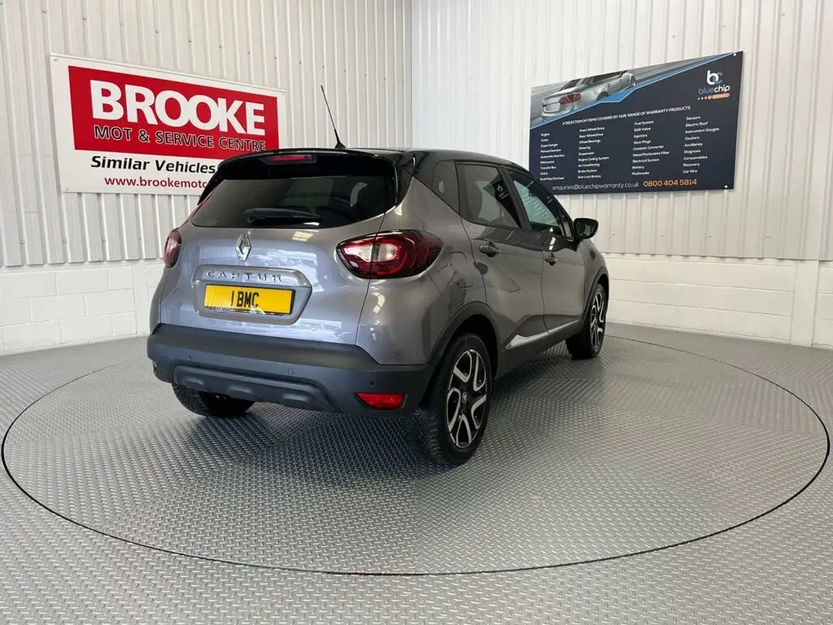 2018-renault-captur-09-tce-iconic-big-4