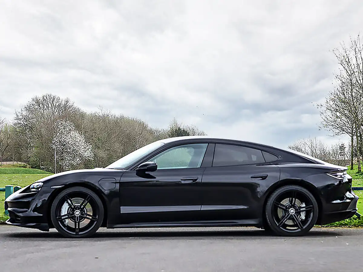 2021-porsche-taycan-e-turbo-big-3