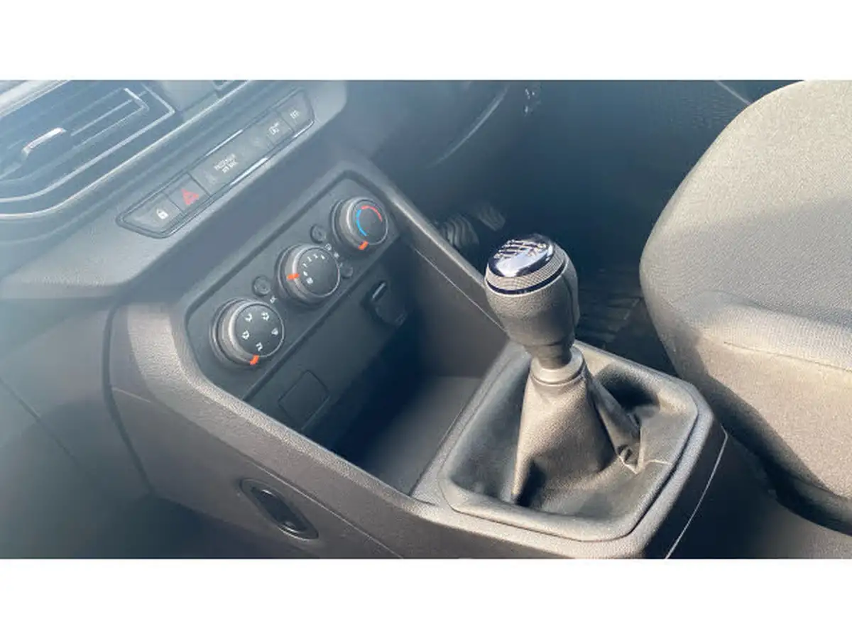 2021-dacia-sandero-10-tce-essential-90bhp-big-12