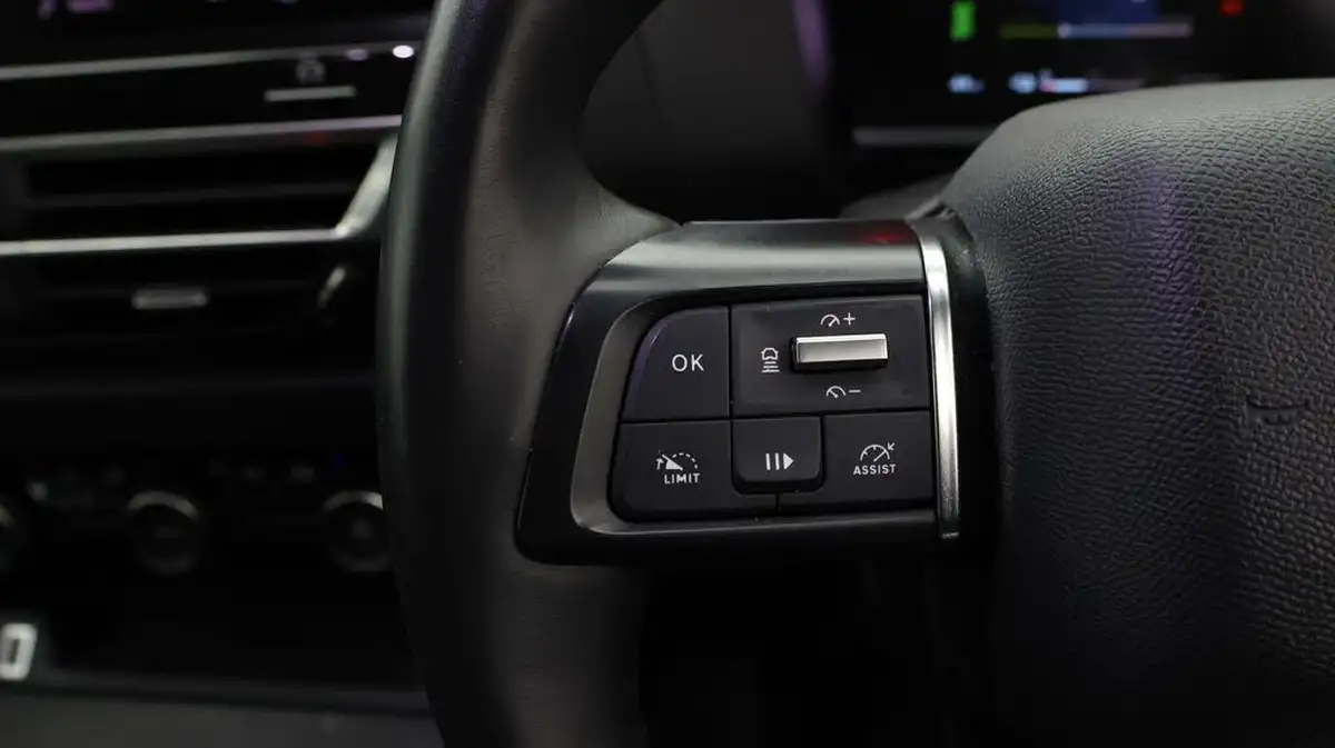 2022-citroen-c4-e-shine-big-20