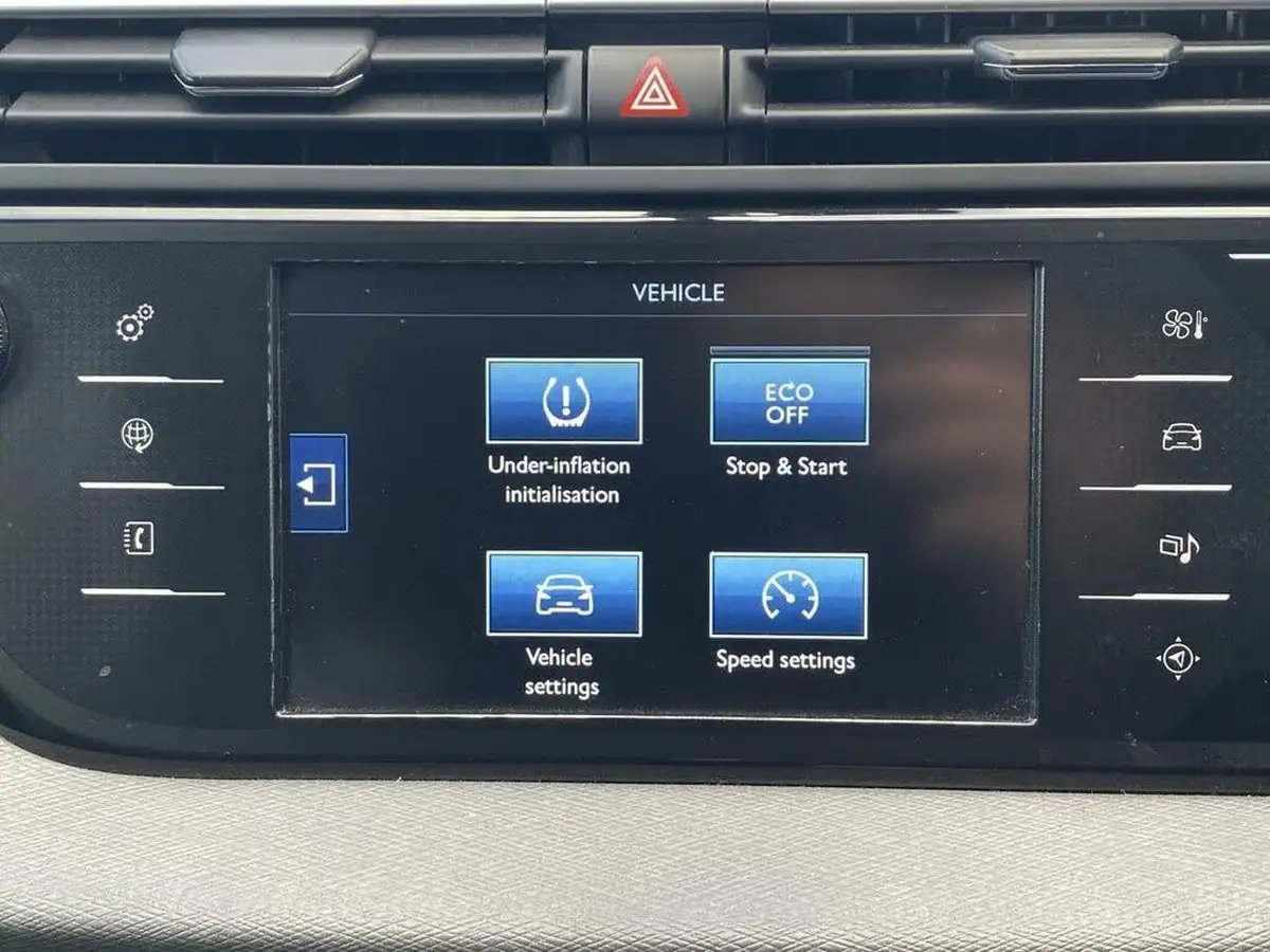 2016-citroen-grand-c4-picasso-16bluehdi-exclusive-big-43