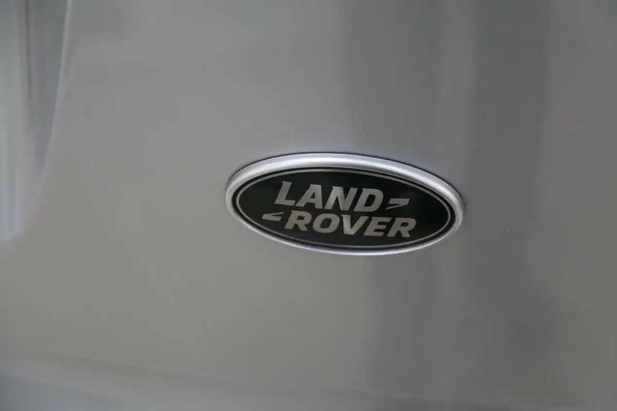 2018-land-rover-range-rover-velar-20-d240-r-dynamic-se-big-21