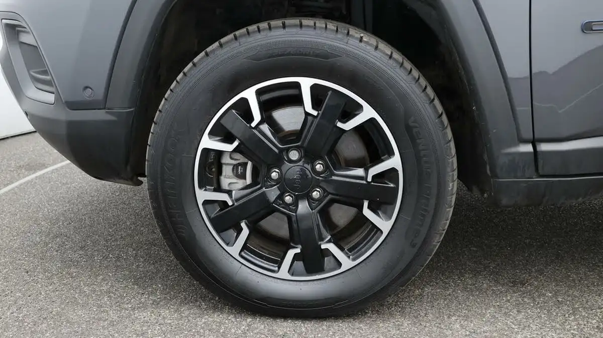 2023-jeep-compass-13-gse-trailhawk-big-18