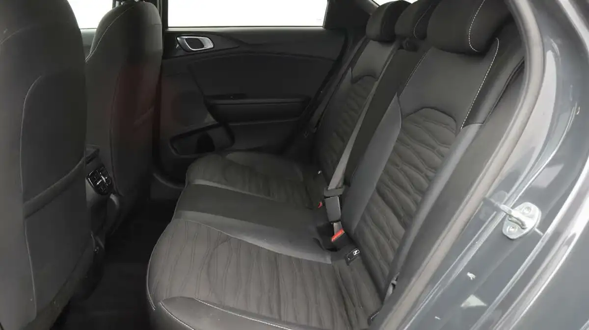 2021-kia-pro-ceed-15-t-gdi-gt-line-big-16