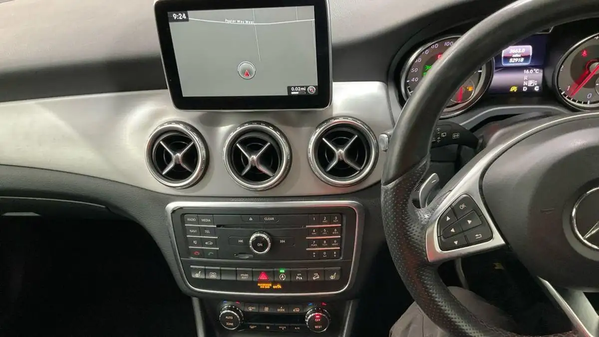 2016-mercedes-benz-gla-class-21d-gla-220d-amg-line-premium-plusss-big-9