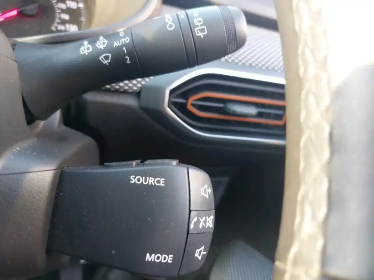 2022-dacia-sandero-stepway-10-tce-comfort-90bhp-big-18