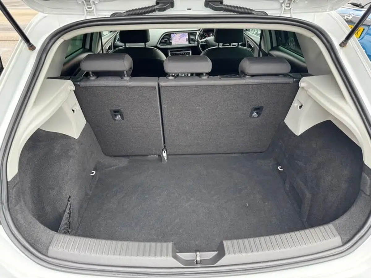 2017-seat-leon-14-ecotsi-xcellence-technology-hatchback-dsg-big-13