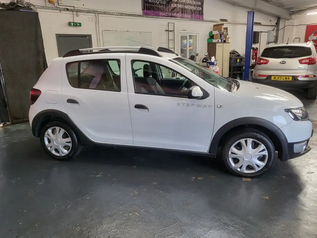2014-dacia-sandero-stepway-15d-laureate-big-7