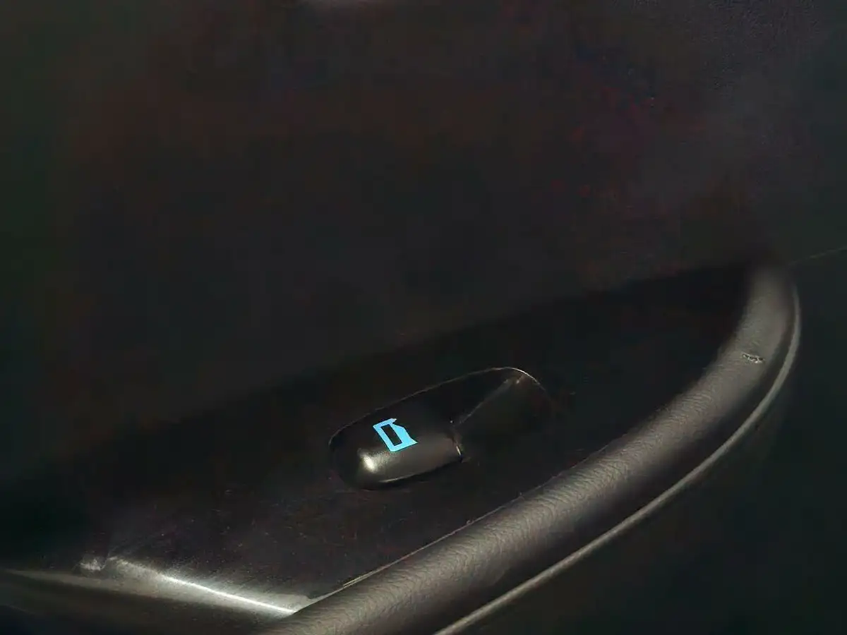 2015-nissan-leaf-e-tekna-24kwh-big-34
