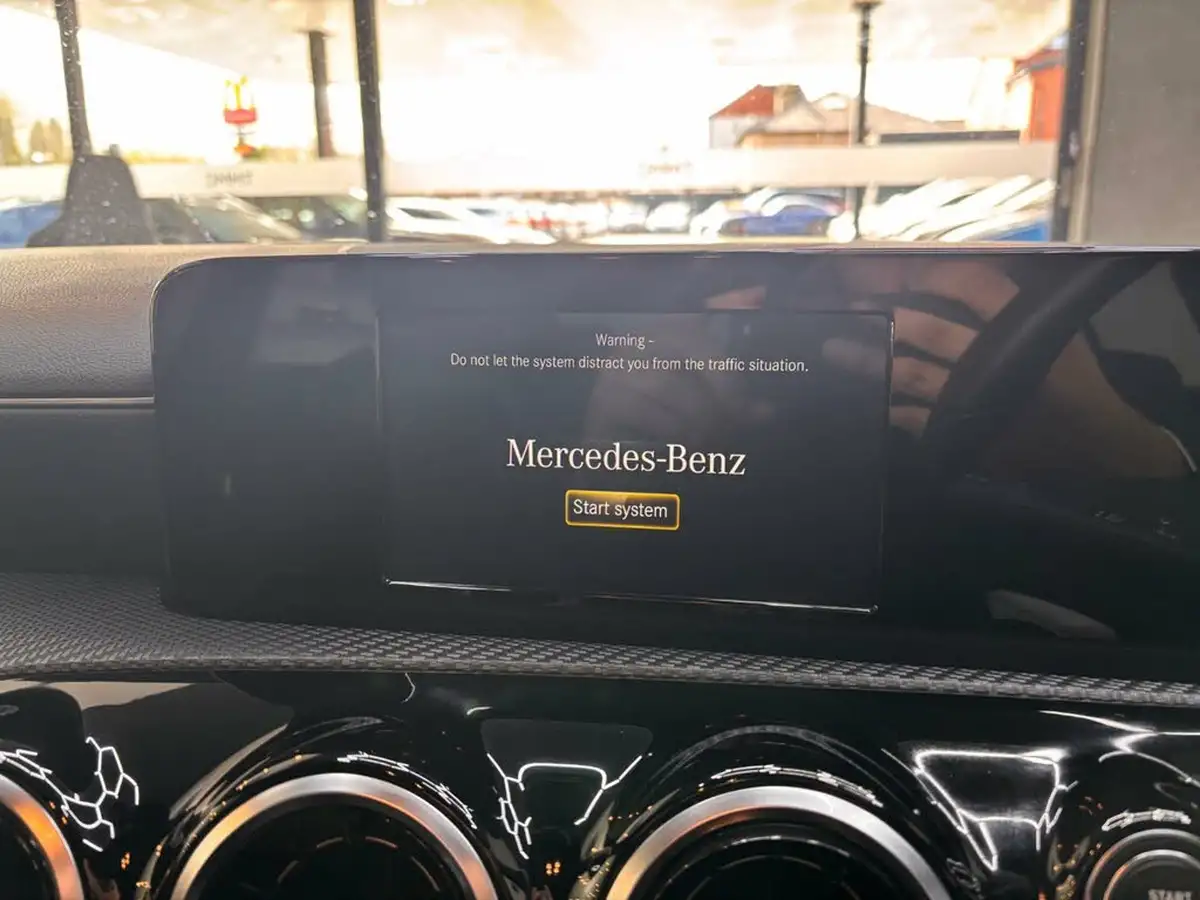 2021-mercedes-benz-a-class-13-a180-se-big-32