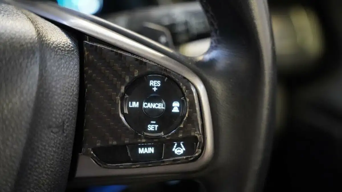 2017-honda-civic-10-vtec-turbo-sr-cvt-big-11
