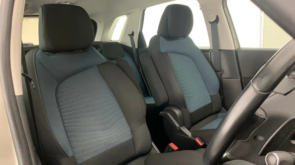 2017-citroen-c4-picasso-16bluehdi-feel-eat6-big-36