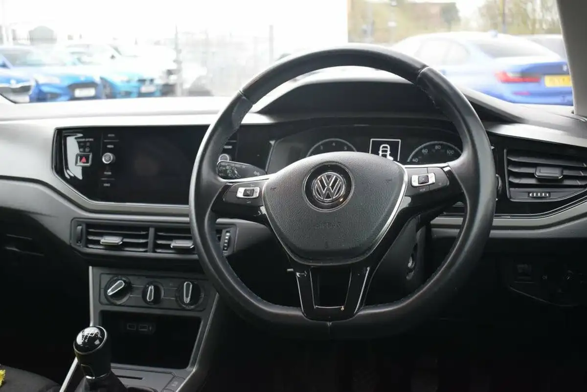 2019-volkswagen-polo-10-tsi-se-big-2