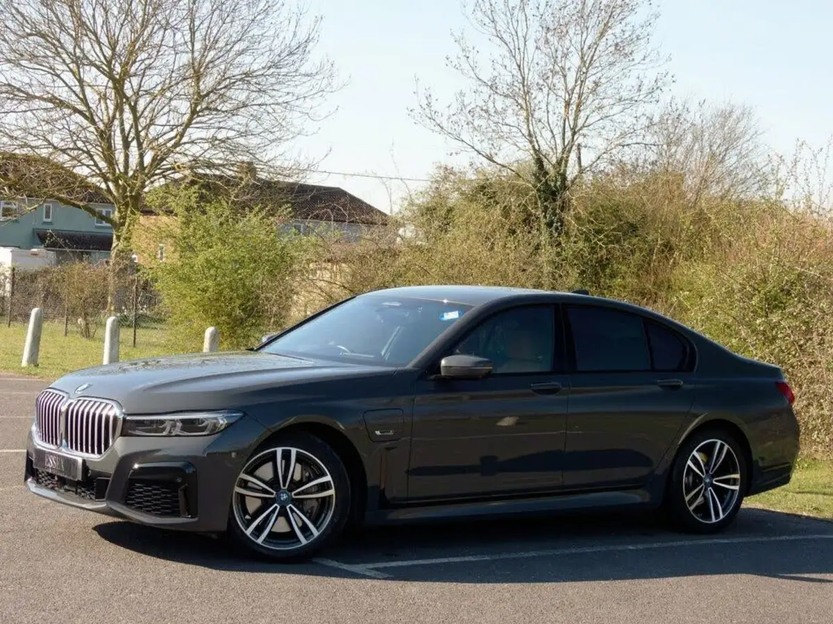 2021-bmw-7-series-30-745e-m-sport-big-3