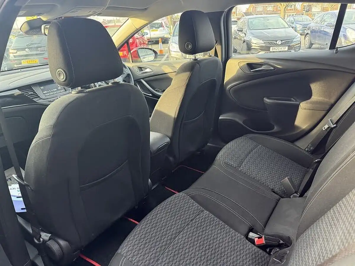2017-vauxhall-astra-14i-sri-hatchback-big-38