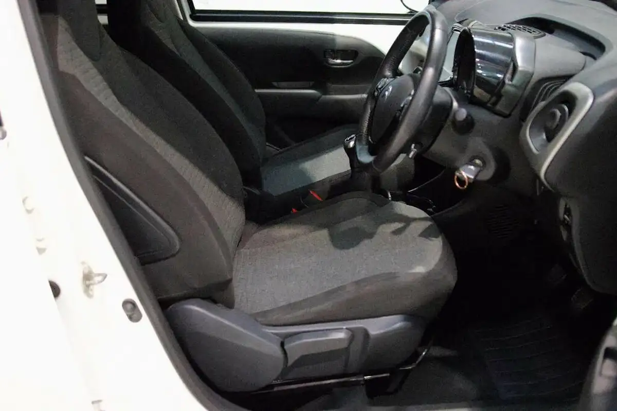 2016-citroen-c1-12-puretech-flair-82ps-5d-big-8