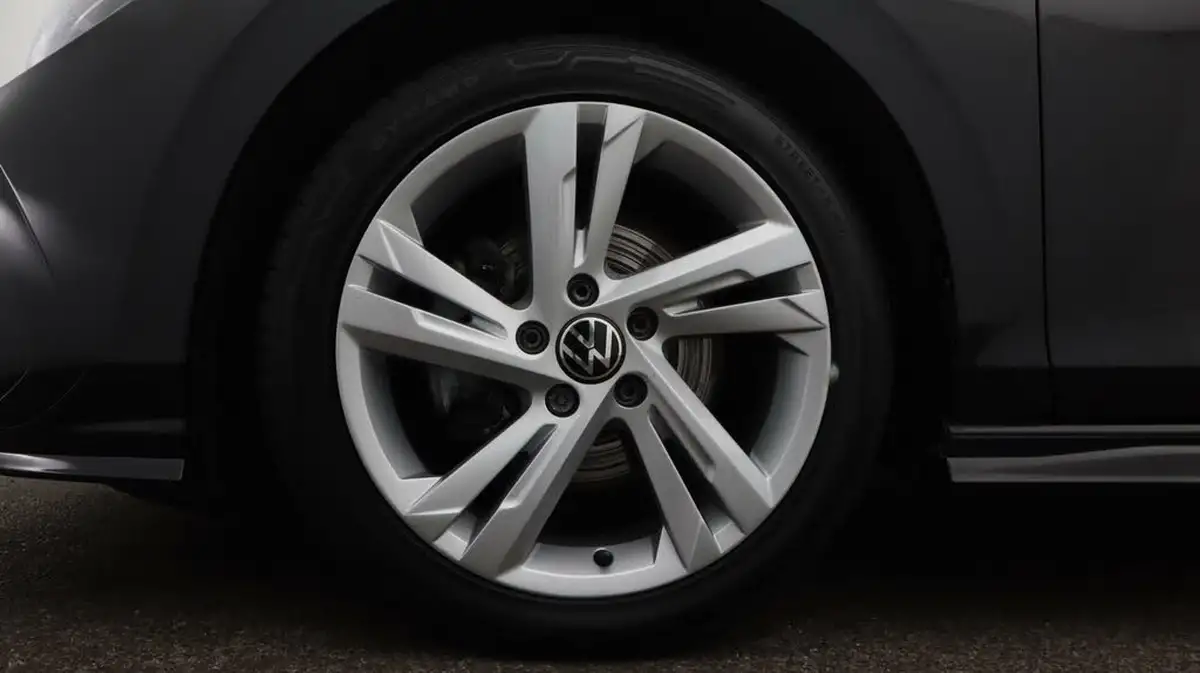 2021-volkswagen-golf-15-tsi-r-line-150ps-hatchback-big-18