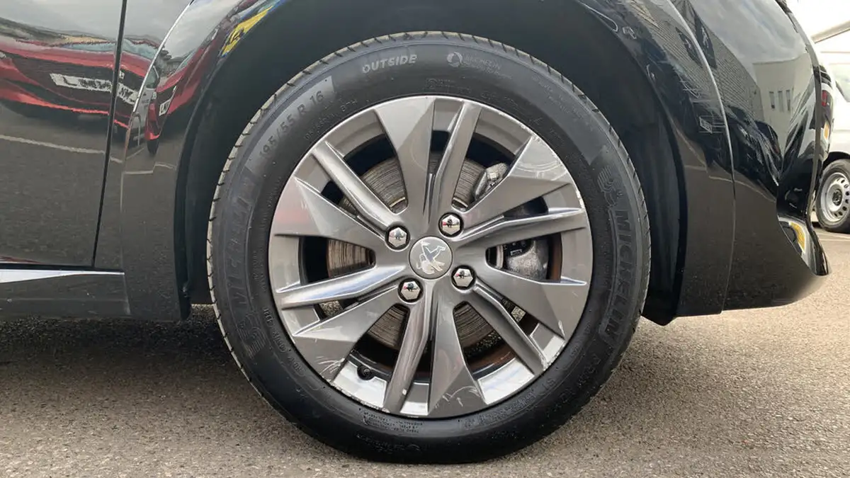 2021-peugeot-208-e-allure-premium-50kwh-big-16