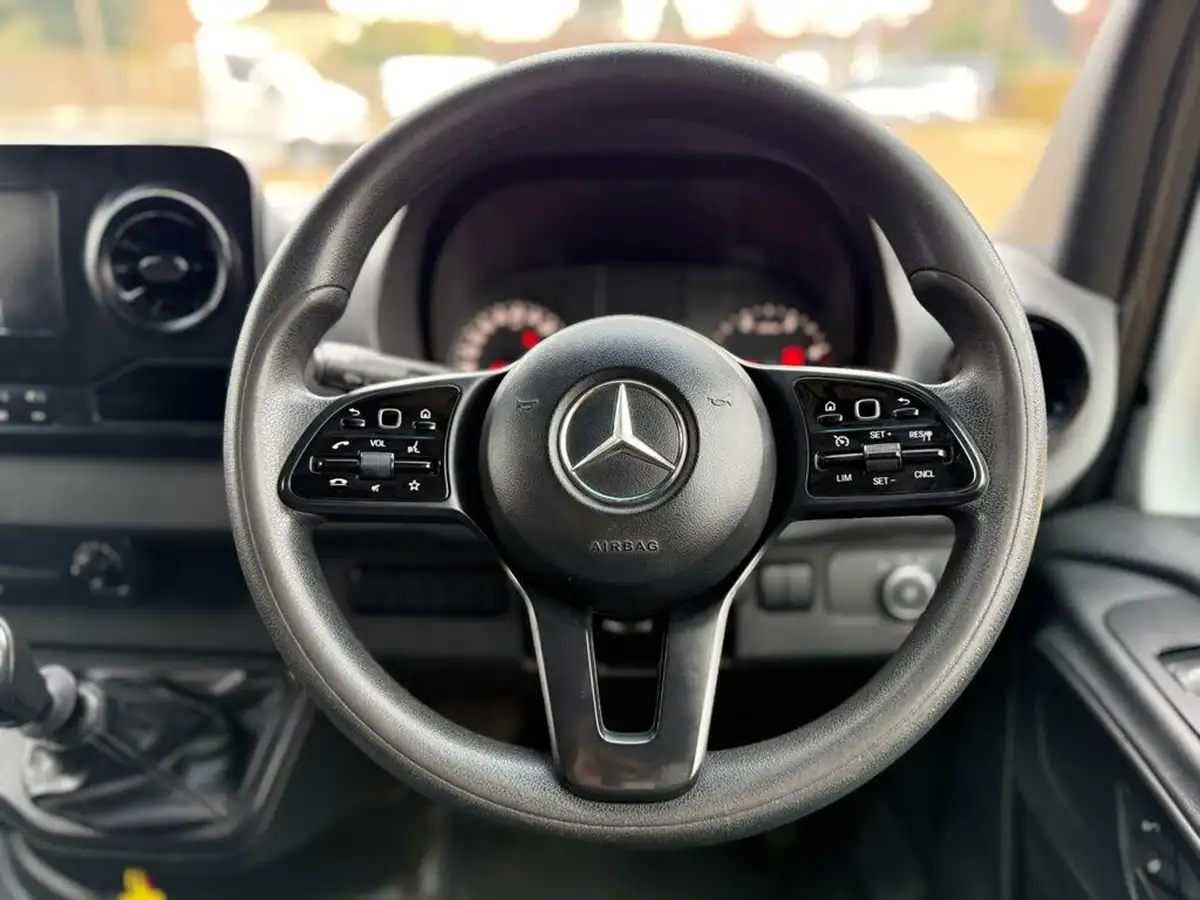 2018-mercedes-benz-sprinter-21cdi-311-l2h1-panel-van-rwd-eco-gear-360-big-32