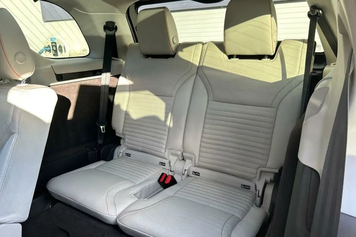 2018-land-rover-discovery-30-sd-v6-hse-luxury-big-22