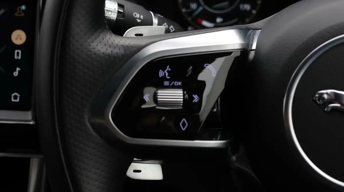 2021-jaguar-xe-20-d200-r-dynamic-se-big-24