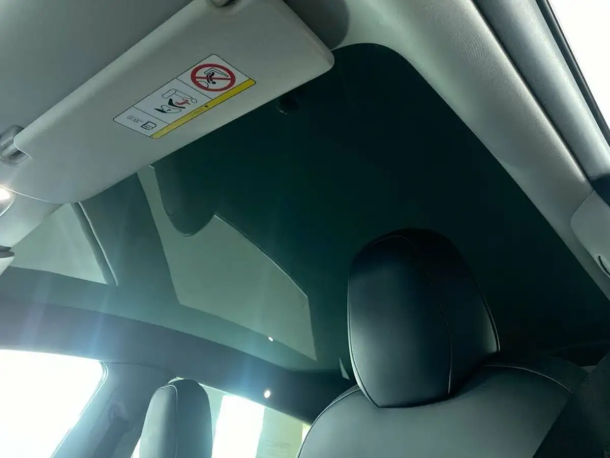 2022-tesla-model-y-e-long-range-big-17