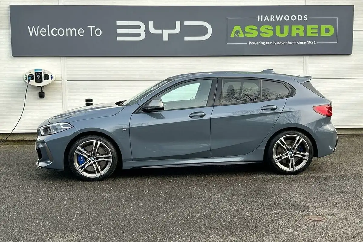 2022-bmw-1-series-20-m135i-xdrive-big-13